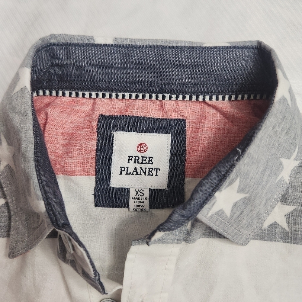 3/$25 Free Planet mens size XS American flag button-down short sleeve - Picture 8 of 8